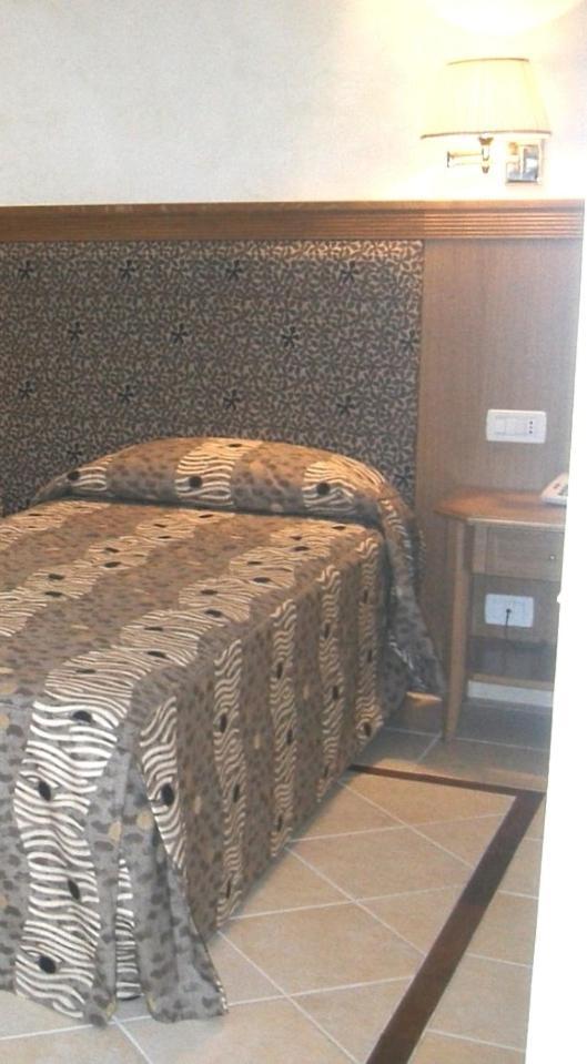Hotel Ristorante La Lampara Gizzeria Szoba fotó