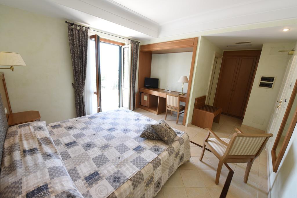 Hotel Ristorante La Lampara Gizzeria Szoba fotó